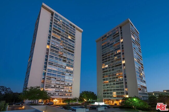 Building Photo - 2220 Ave of the Stars