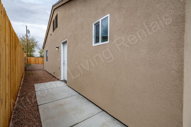 Foto del edificio - 2185 E Butler Ave