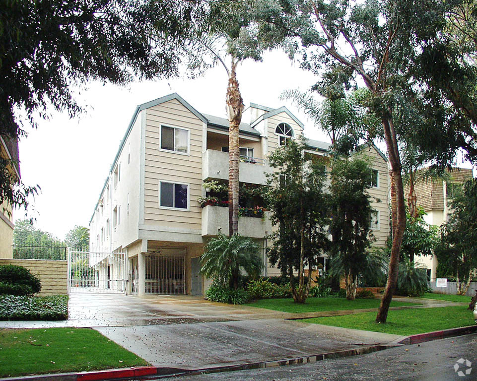 Primary Photo - Villa Alondra