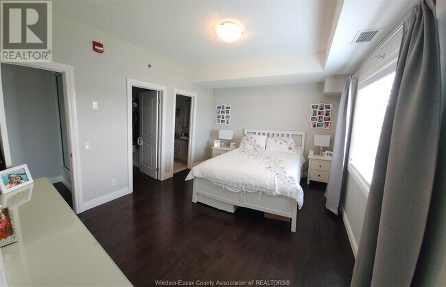 Photo du bâtiment - 8475 Wyandotte St E