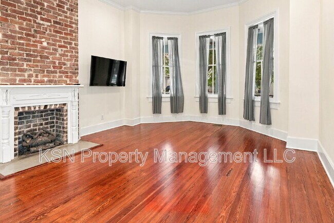 Foto del edificio - 216 W Park Ave