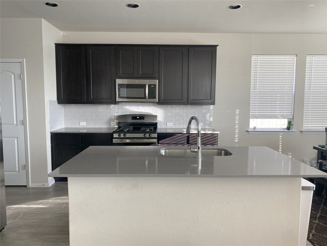 Building Photo - 211 Living Reef Dr