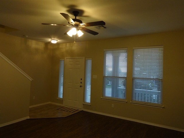 Building Photo - 914 Peyton Place