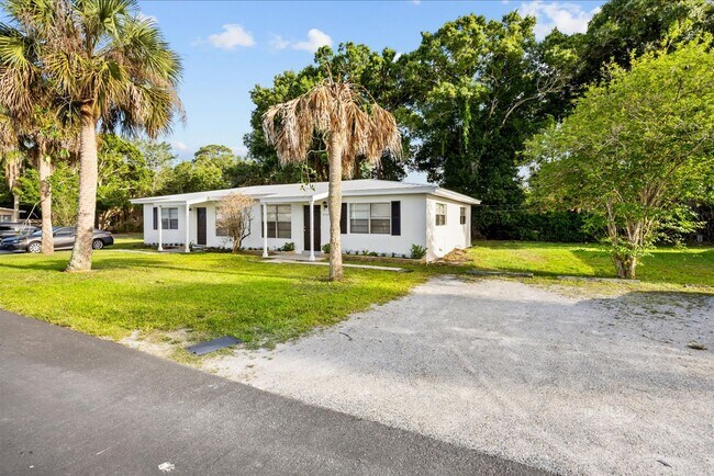 Foto del edificio - 2 Bedroom 1 Bath Duplex