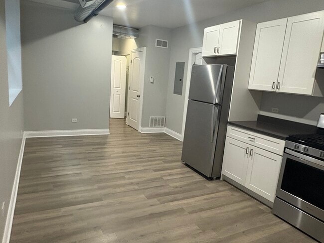 Foto del edificio - 1369 W Greenleaf Ave