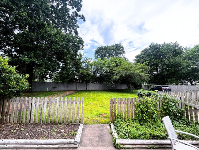 Building Photo - 8070 Esterbrook Dr