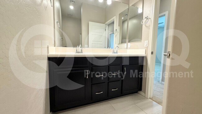 Foto del edificio - 2664 S Peppertree Dr