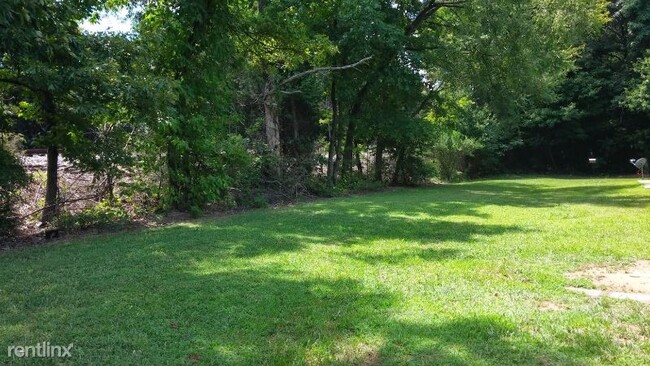Building Photo - 1 br, 1 bath House - 121 Lynn Drive