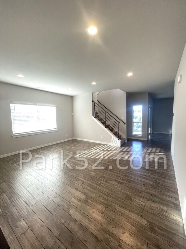 Foto del edificio - Beautiful Tri-Level 3 Bedroom Home in University Place