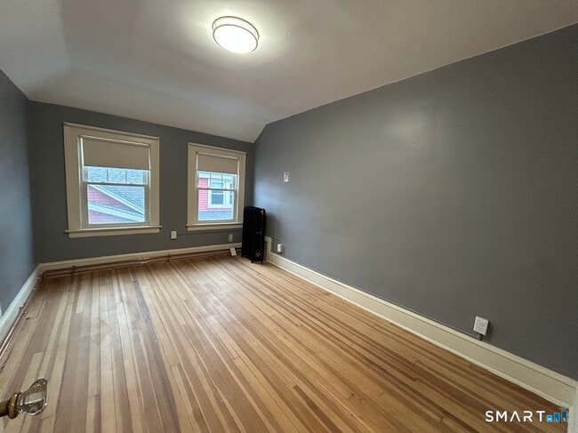 Foto del edificio - 108 Maplewood Ave