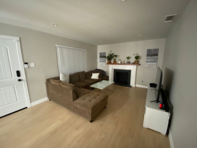 Foto del edificio - 3221 Normington Dr