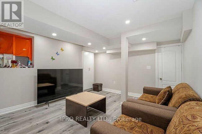 Building Photo - 90 Truro Cir