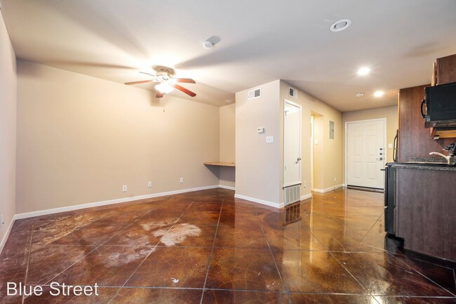 Building Photo - 301 W 38th St