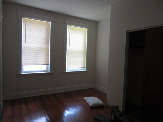 Foto del edificio - 2370 Flora St