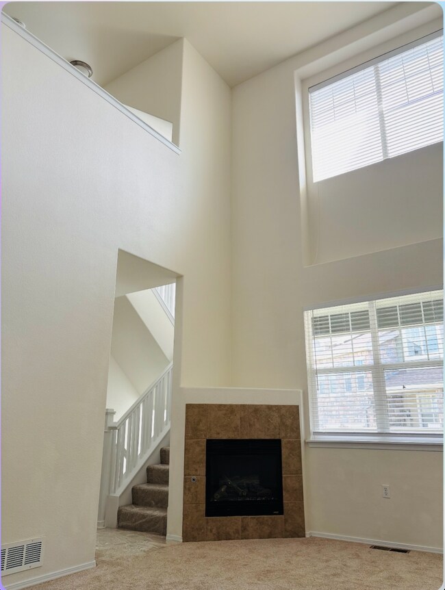 Sala de estar (techo abovedado) - 8490 Canyon Rim Trl