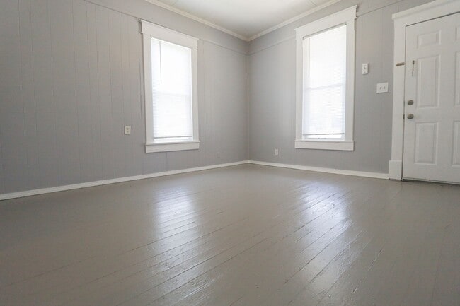Foto del edificio - E 4th Street Duplex