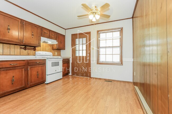 Foto del edificio - Charming 3-Bed, 2-Bath Home with 1,480 Sq....