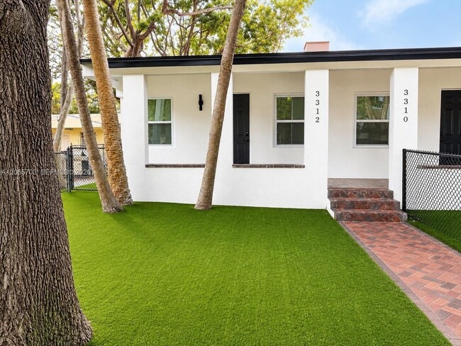 Building Photo - 3312 SW 1st Ave