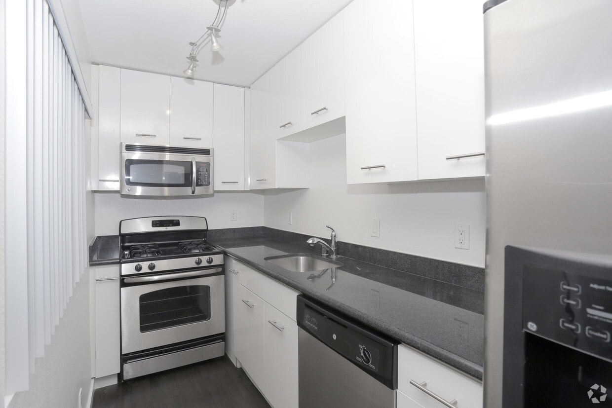 Franklin Plaza Apartments in Los Angeles, CA Westside Rentals