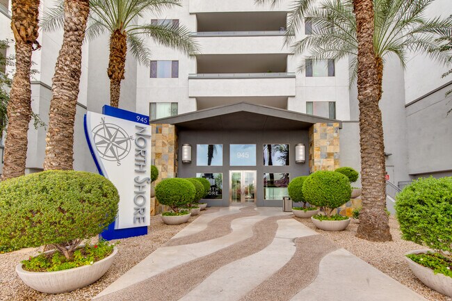 Building Photo - 945 E Playa del Norte Dr