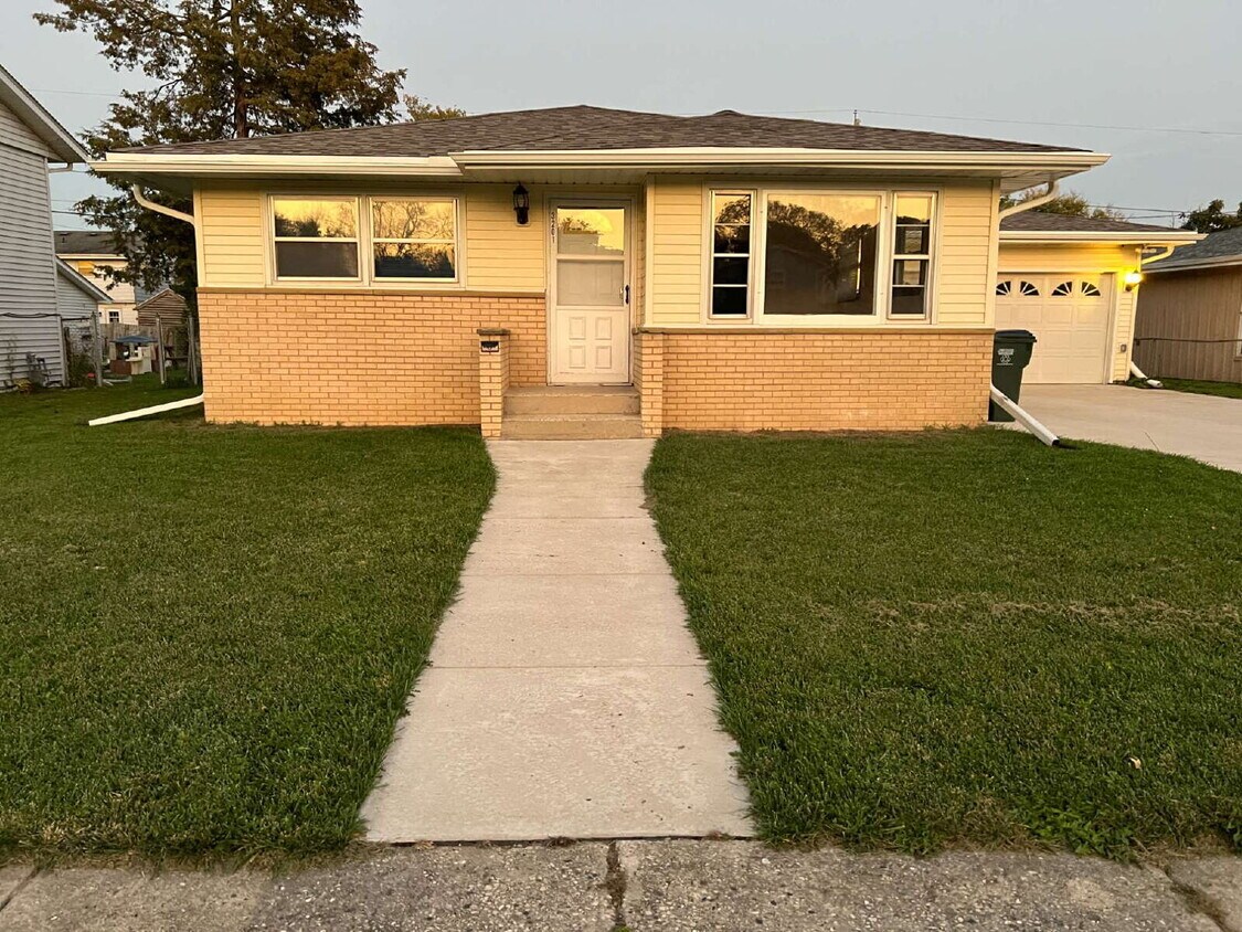 Foto principal - Newly Remodeled 3 Bedroom 1 Bathroom Singl...