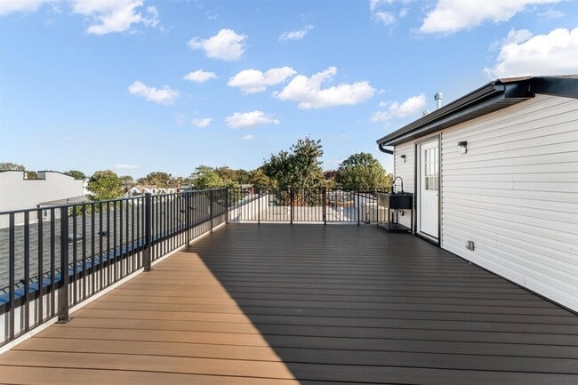 Photo - 230 Griffith St House