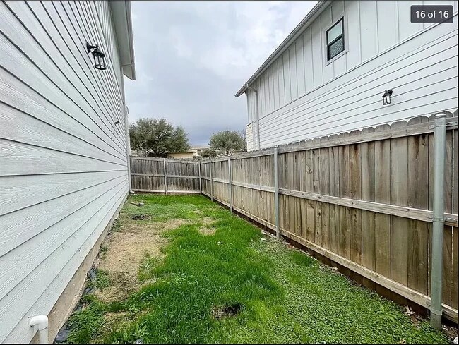 Foto del edificio - 2114 Crescent Pointe Pky