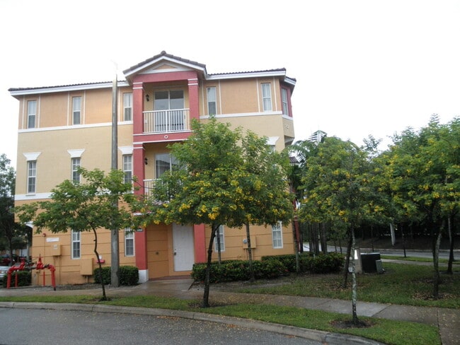 Building Photo - SHOMA AT ROYAL PALM BEACH