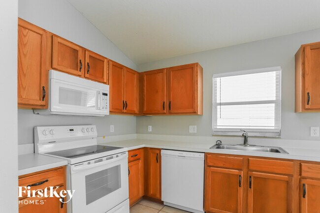 Building Photo - 10450 Hunters Haven Blvd