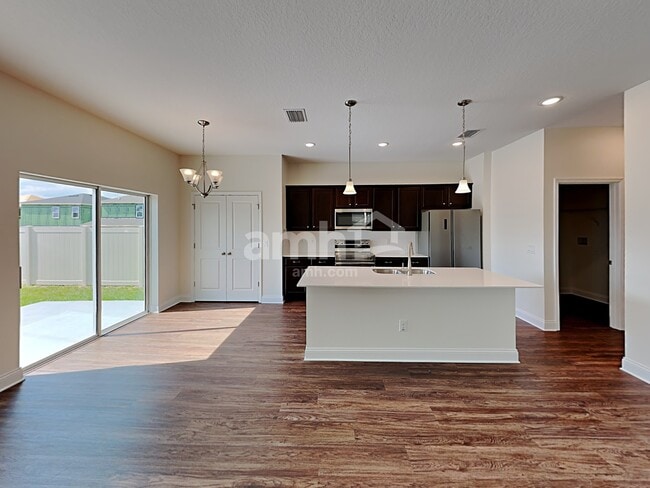 Foto del edificio - 6057 Little Blf Cir