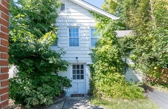 Building Photo - 214 Woodcliff Ave