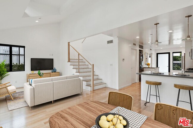 Foto del edificio - 1306 Cabrillo Ave