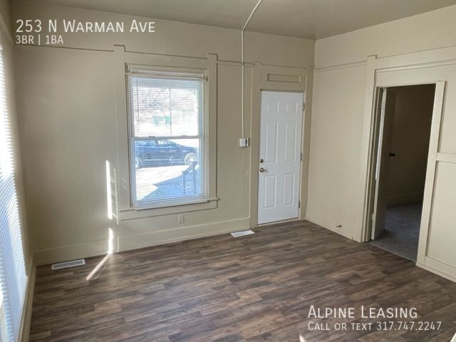 Building Photo - Near Westside 3BR House w/2-Car Garage!