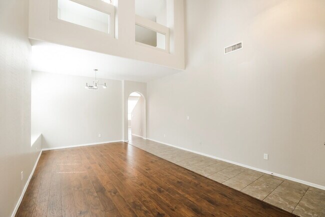 Foto del edificio - 9913 E Emelita Ave