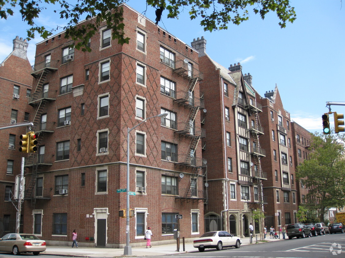 Building Photo - Buckingham Hall Apartments