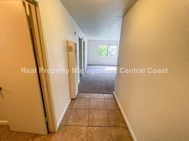Foto del edificio - LEASE PENDING - Apartment Near Downtown Atascadero - 2 Bed / 1 Bath