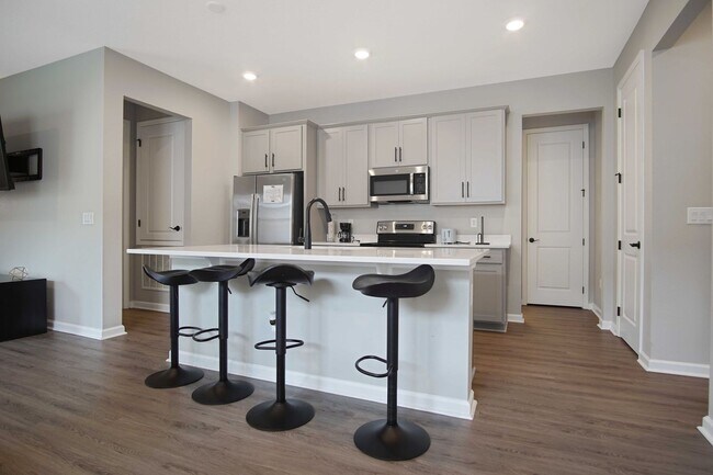 Foto del edificio - RENTAL AVAILABLE NOW