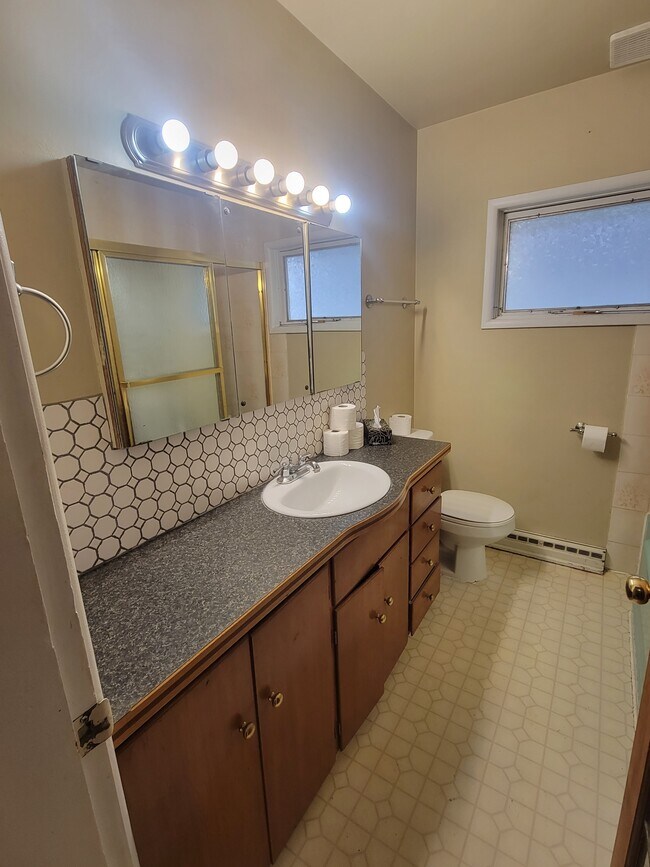 Building Photo - 3731 Richmond Rd SW