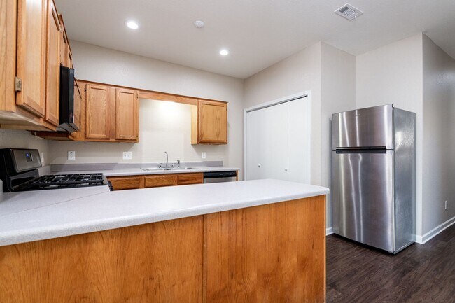 Foto del edificio - Remodeled 2 Bedroom Duplex in Rogers AR – Pet Friendly, Private Community