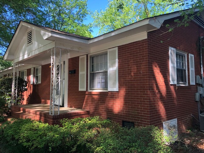 Building Photo - Byerly &amp; Paddock Duplex