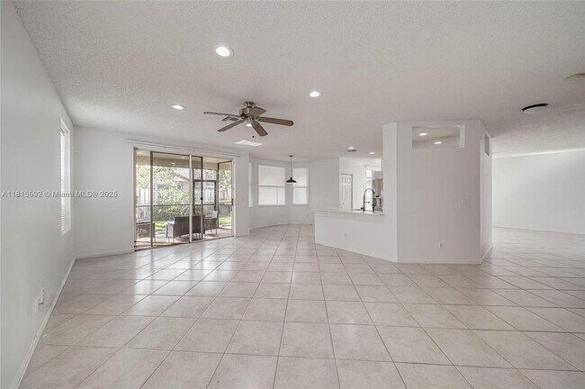 Foto del edificio - 18222 SW 27th St