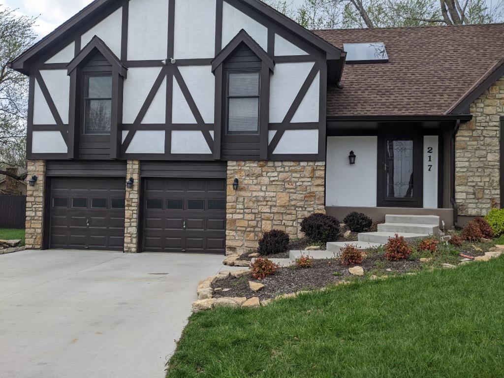 Primary Photo - 217 S Montclaire Dr