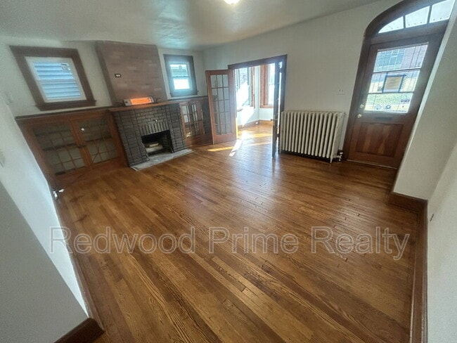 Building Photo - 631 Coleman Ave