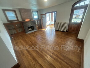 Building Photo - 631 Coleman Ave