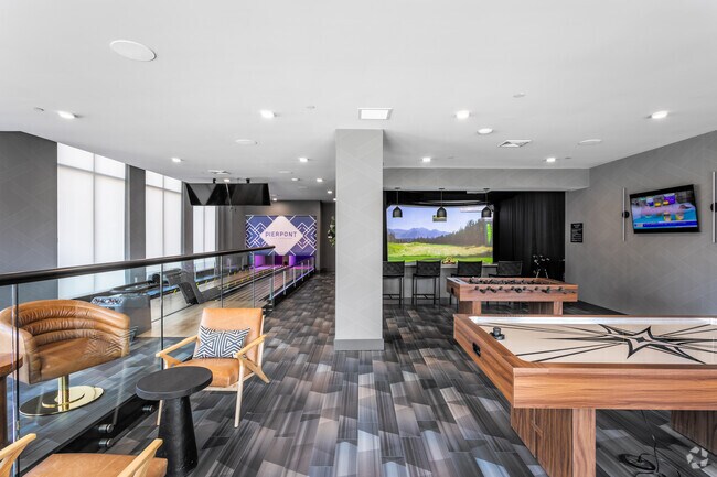Simulador de golf y bolos de salón - Pierpont at City Crossing