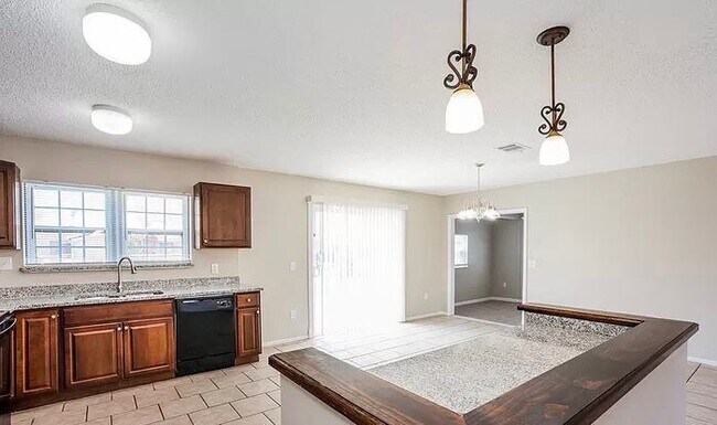 Building Photo - 5017 Chaves Cir
