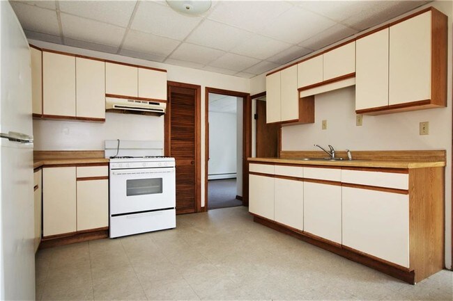 Foto del edificio - 13 Dickinson Ave