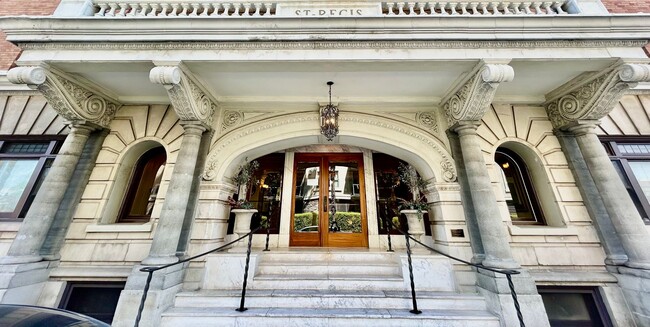 Foto del edificio - 7th Floor Studio Condo in Historic Buildin...