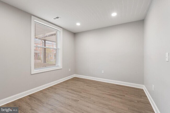 Foto del edificio - 5332 Maple Ave