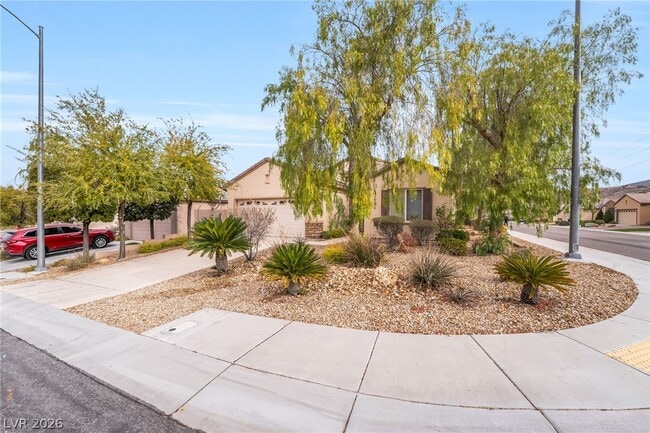 Building Photo - 2560 Crater Rock St